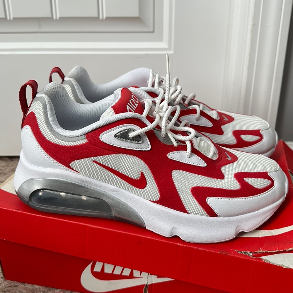 Nike Air Max 200 “University Red”